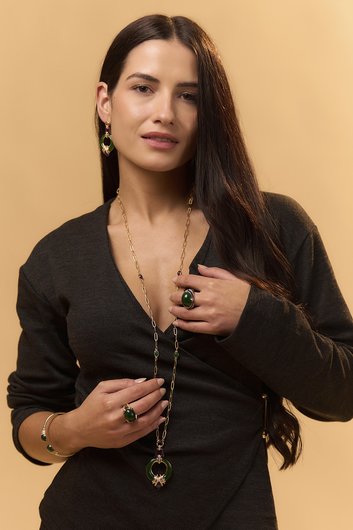 modelo-anillo-pulsera-pendientes-collar-dorado-verde-velvet-lux-malizzia